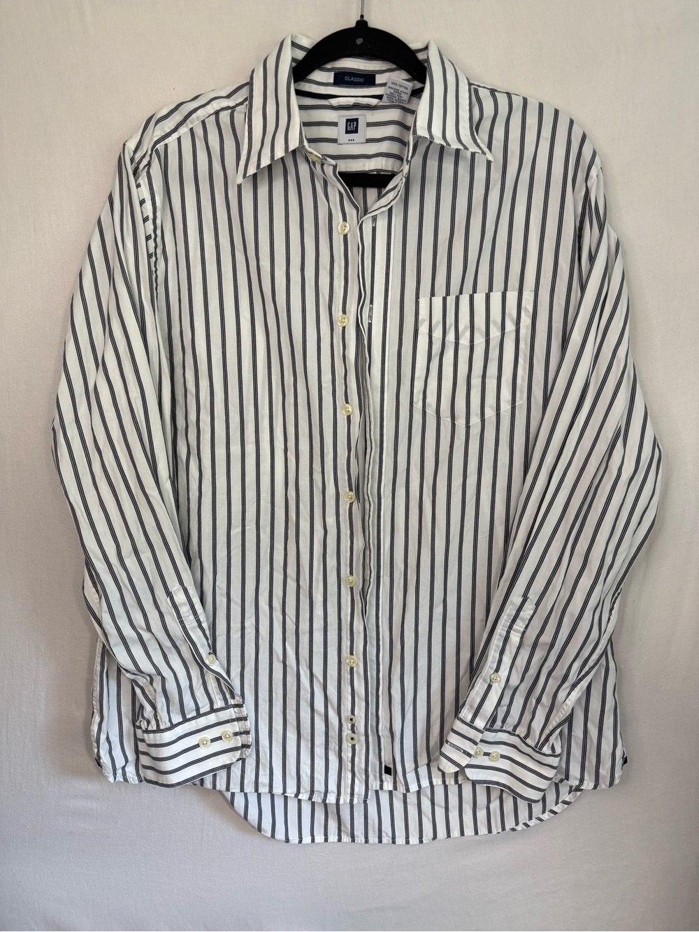 GAP Men’s White Shirt with Gray Vertical Stripes - Button Down 100% Cotton M